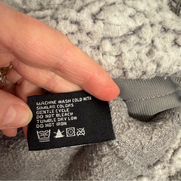 Altar'd State S Gray and Cream Sherpa Hoodie With Front Pocket Quarter Zip - Picture 6 of 9